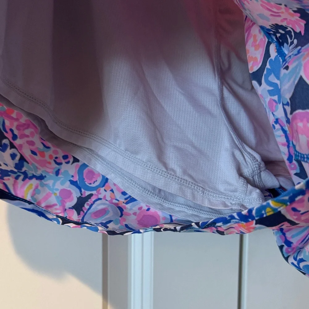 Lilly Pulitzer Running Shorts - Picture 3 of 3